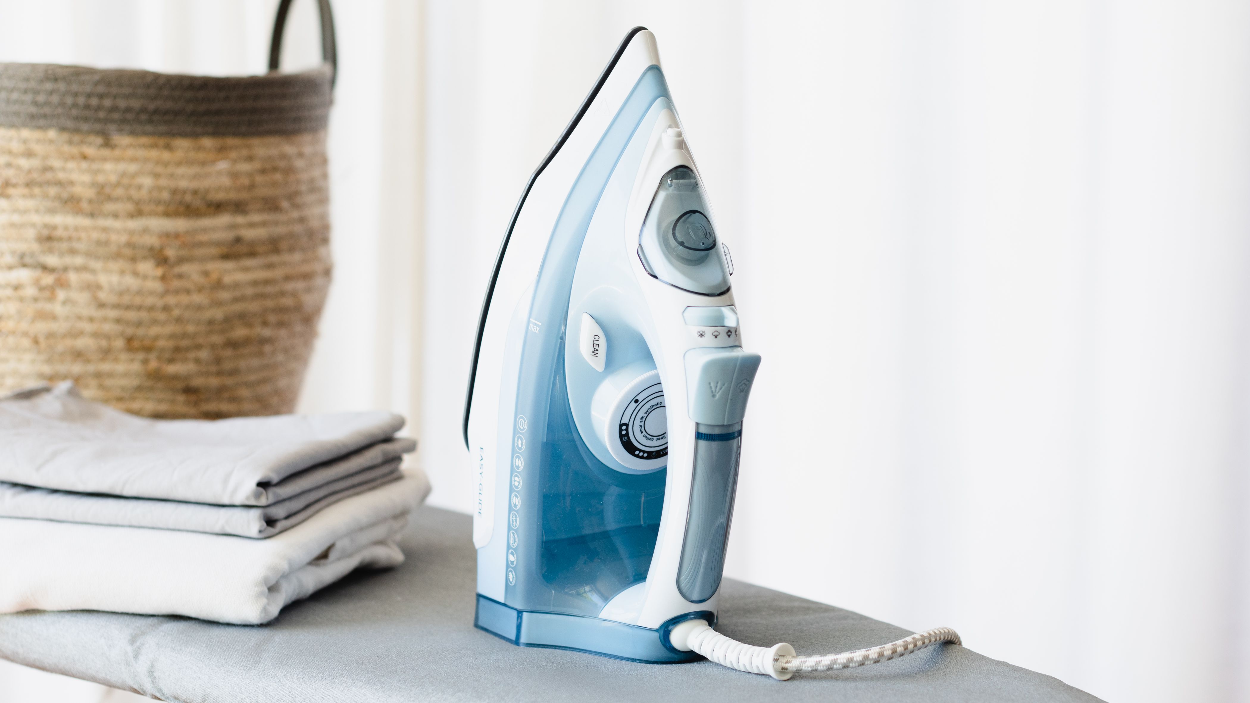 Best Guide to Clean Your Iron - CleaningCompany.AE