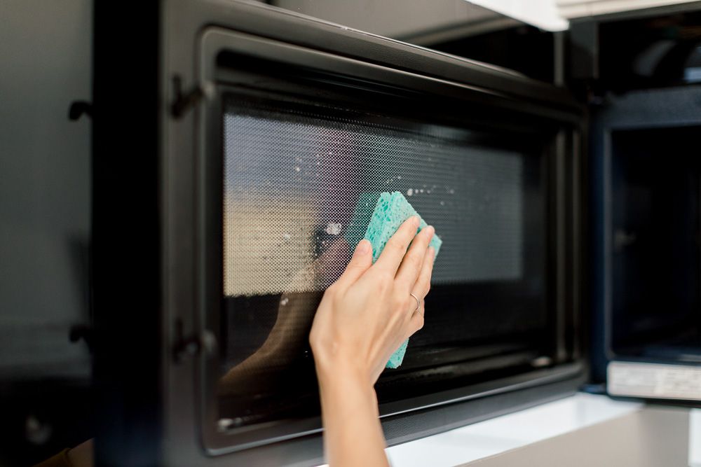 cleaning-microwave