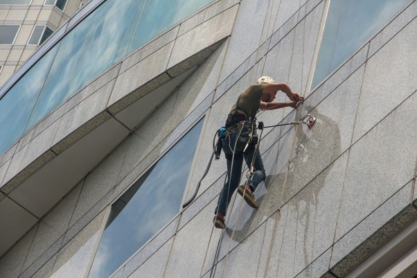 Professional window cleaning in Dubai